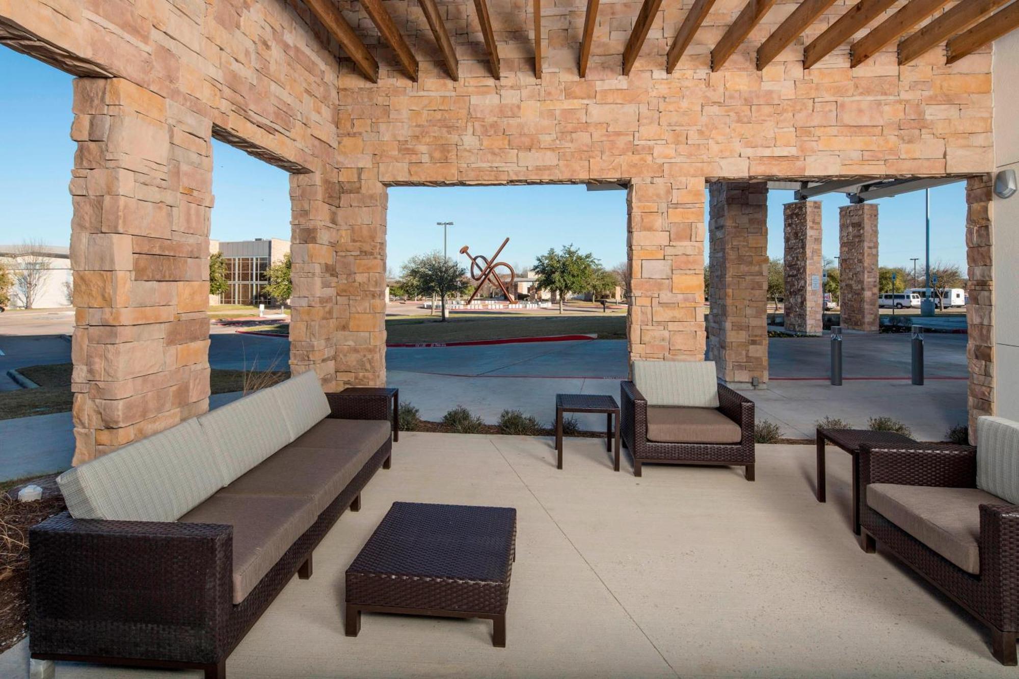 Courtyard By Marriott Dallas Midlothian At Midlothian Conference Center Екстериор снимка