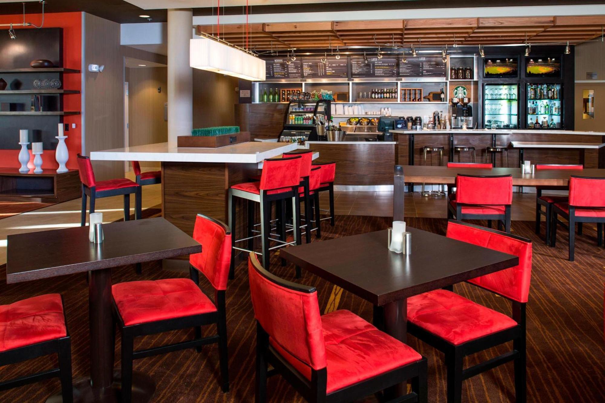 Courtyard By Marriott Dallas Midlothian At Midlothian Conference Center Екстериор снимка