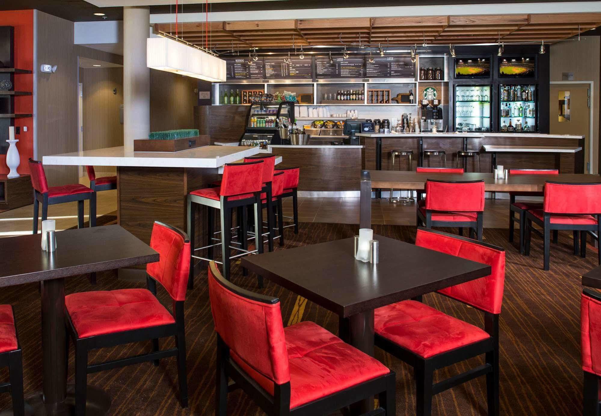 Courtyard By Marriott Dallas Midlothian At Midlothian Conference Center Екстериор снимка