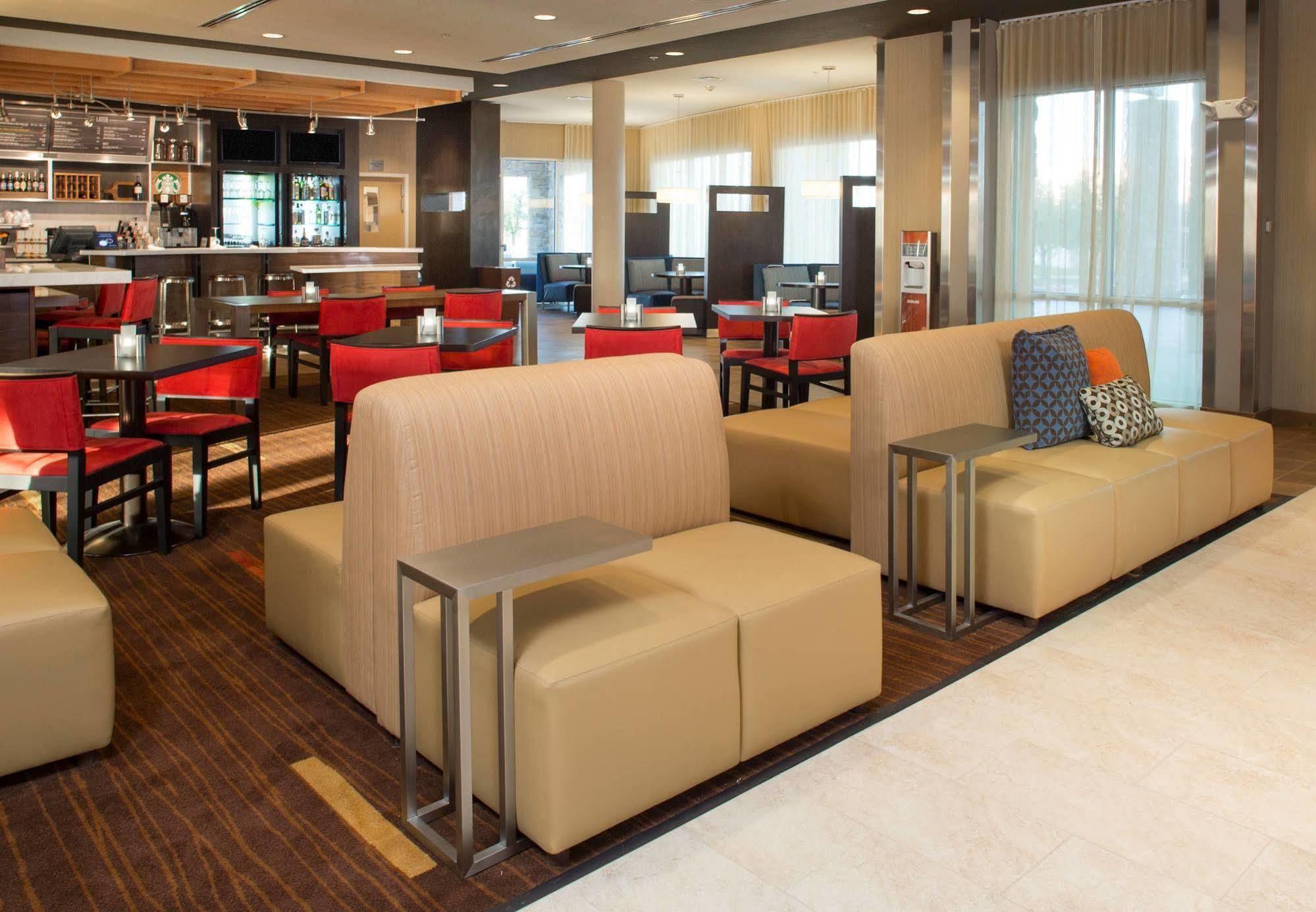 Courtyard By Marriott Dallas Midlothian At Midlothian Conference Center Екстериор снимка