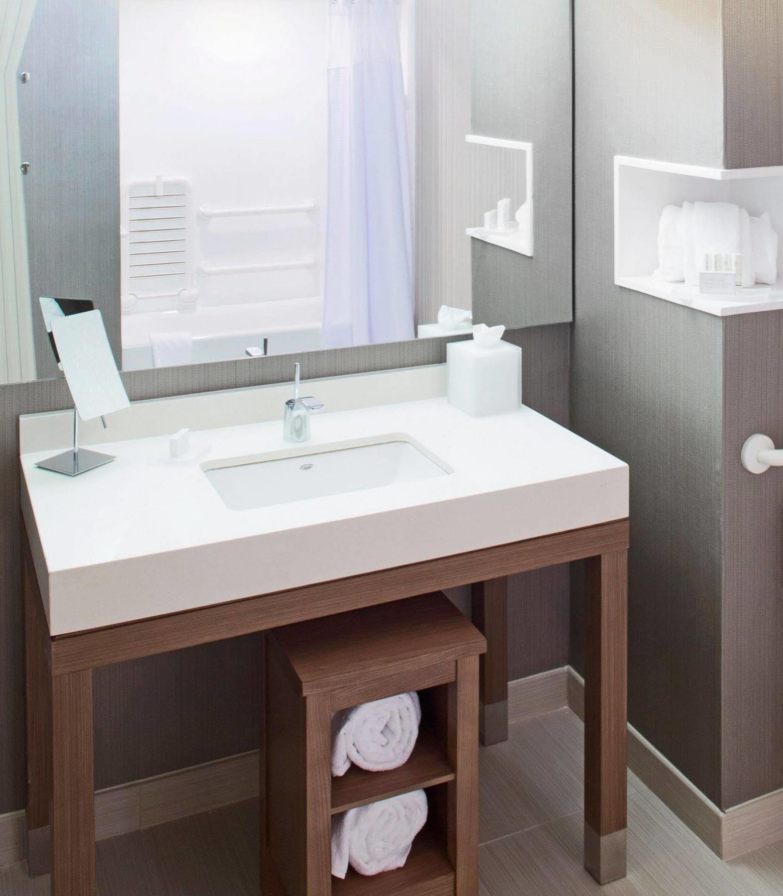 Courtyard By Marriott Dallas Midlothian At Midlothian Conference Center Екстериор снимка