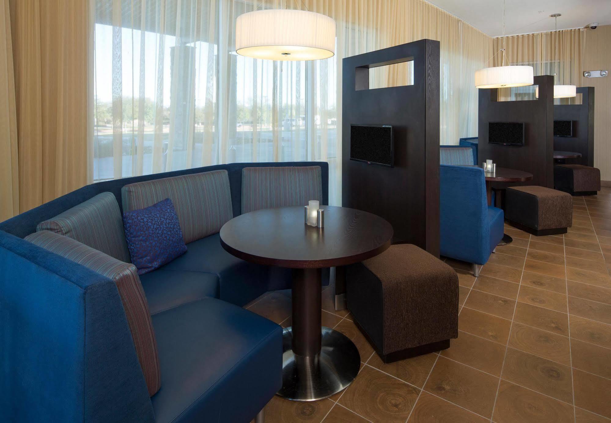 Courtyard By Marriott Dallas Midlothian At Midlothian Conference Center Екстериор снимка