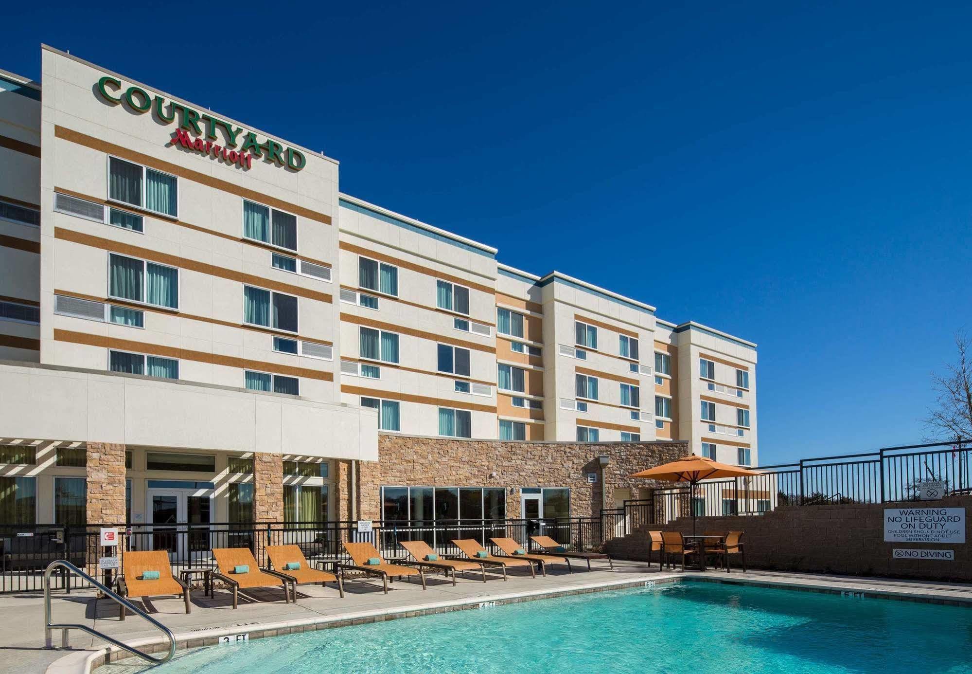 Courtyard By Marriott Dallas Midlothian At Midlothian Conference Center Екстериор снимка